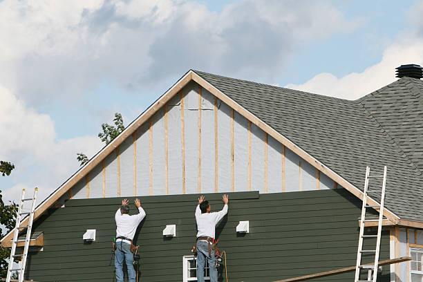 Professional Vinyl Siding technician working in Cranbury, NJ